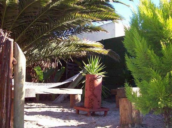 Saltycrax Backpackers And Surf Hostel By Curiocity Bloubergstrand Exterior photo