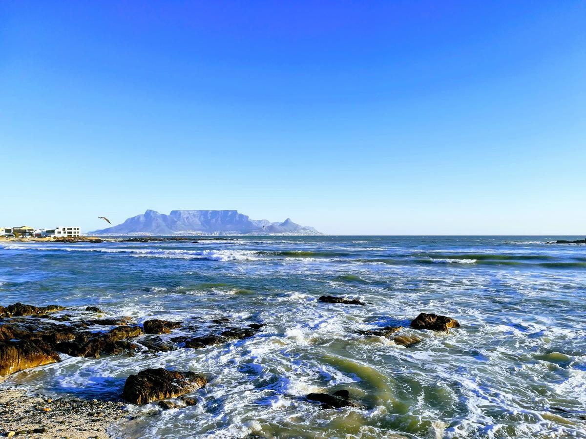 Saltycrax Backpackers And Surf Hostel By Curiocity Bloubergstrand Exterior photo