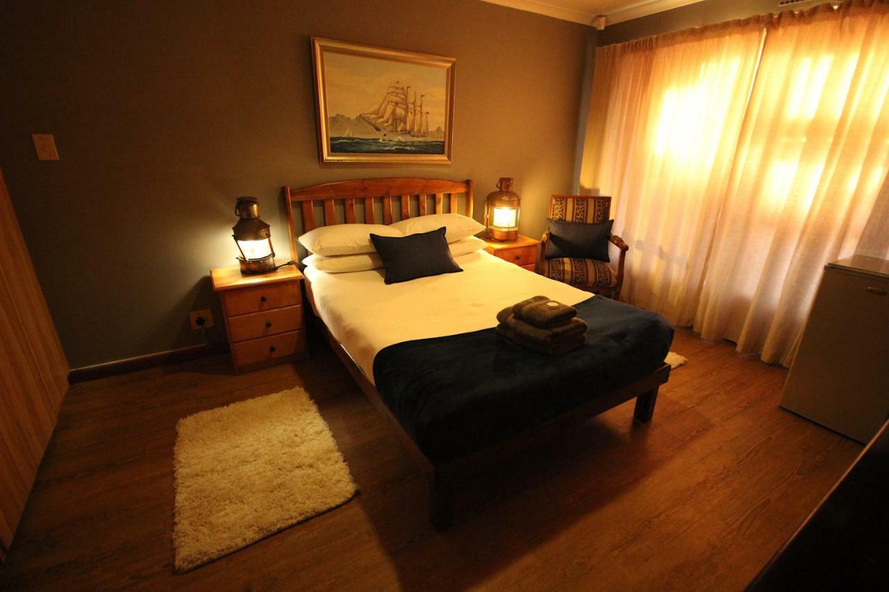 Saltycrax Backpackers And Surf Hostel By Curiocity Bloubergstrand Exterior photo