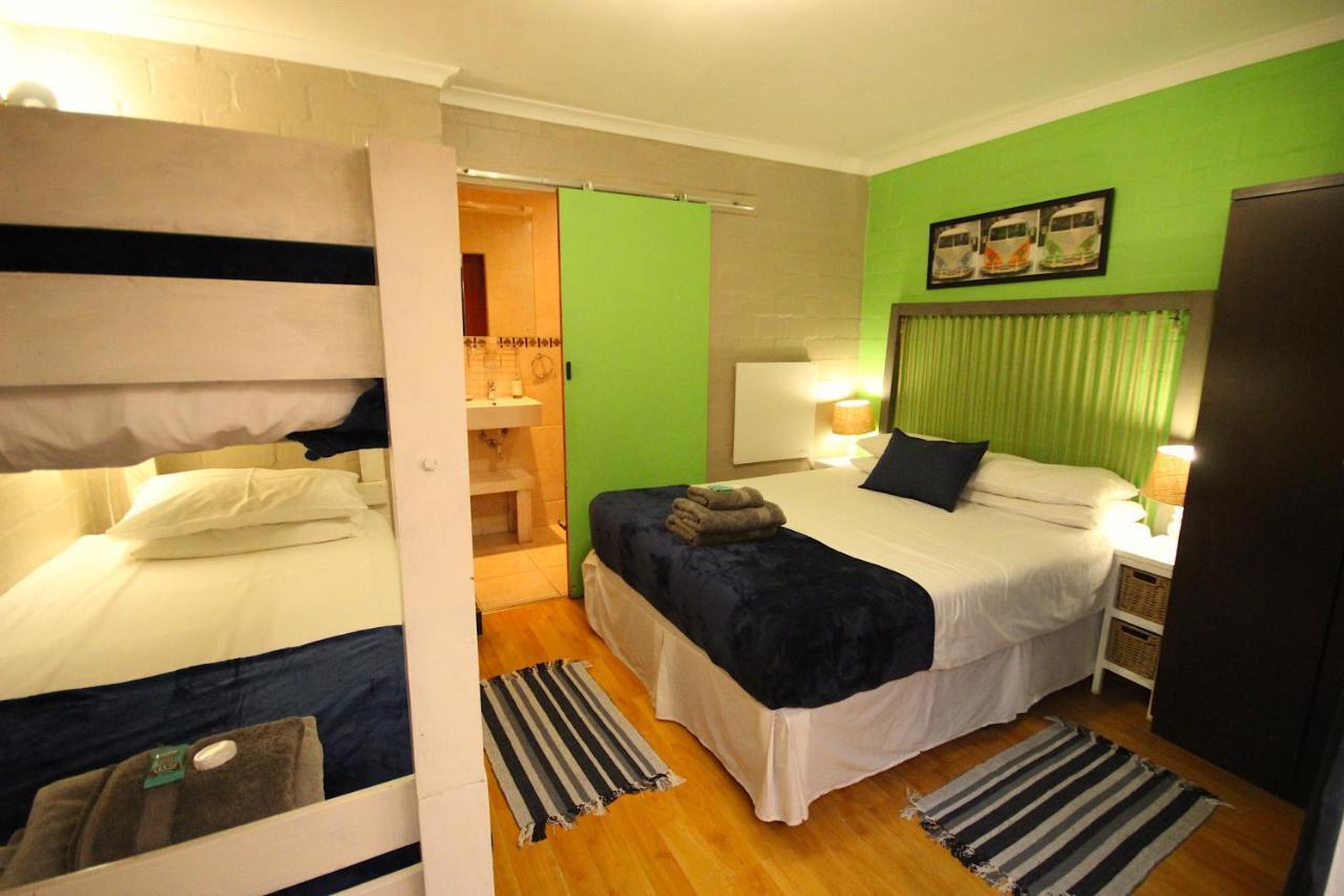 Saltycrax Backpackers And Surf Hostel By Curiocity Bloubergstrand Exterior photo