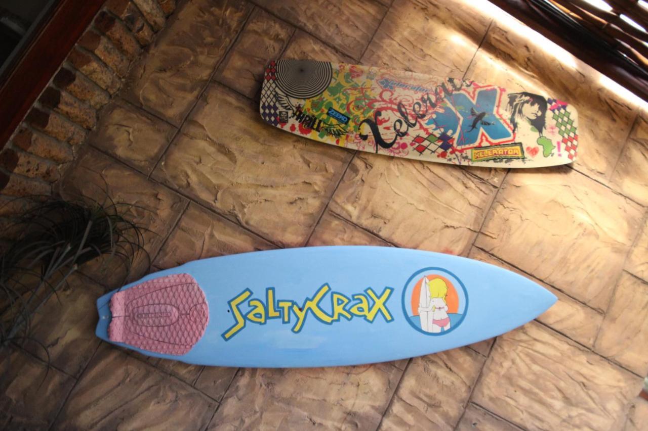 Saltycrax Backpackers And Surf Hostel By Curiocity Bloubergstrand Exterior photo