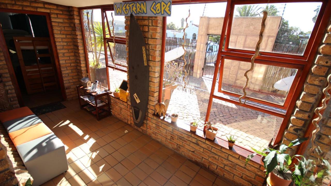 Saltycrax Backpackers And Surf Hostel By Curiocity Bloubergstrand Exterior photo