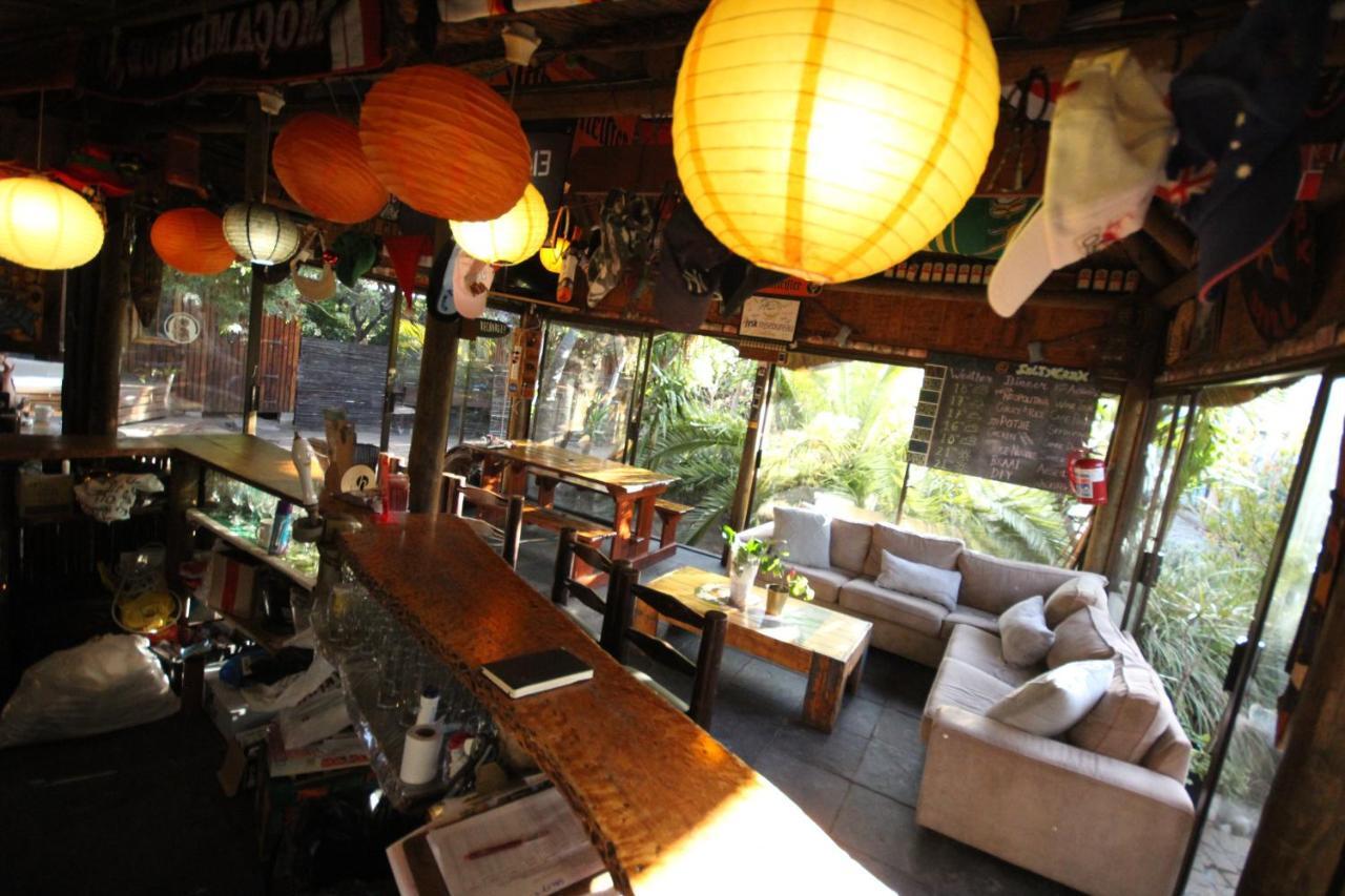 Saltycrax Backpackers And Surf Hostel By Curiocity Bloubergstrand Exterior photo
